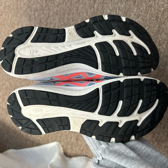 WORN TWICE ASICS SIZE 9 - Picture 2 of 5